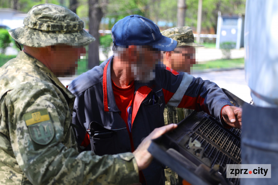 Надійні помічники – фахівці запорізького підприємства передали на фронт відновлені машини