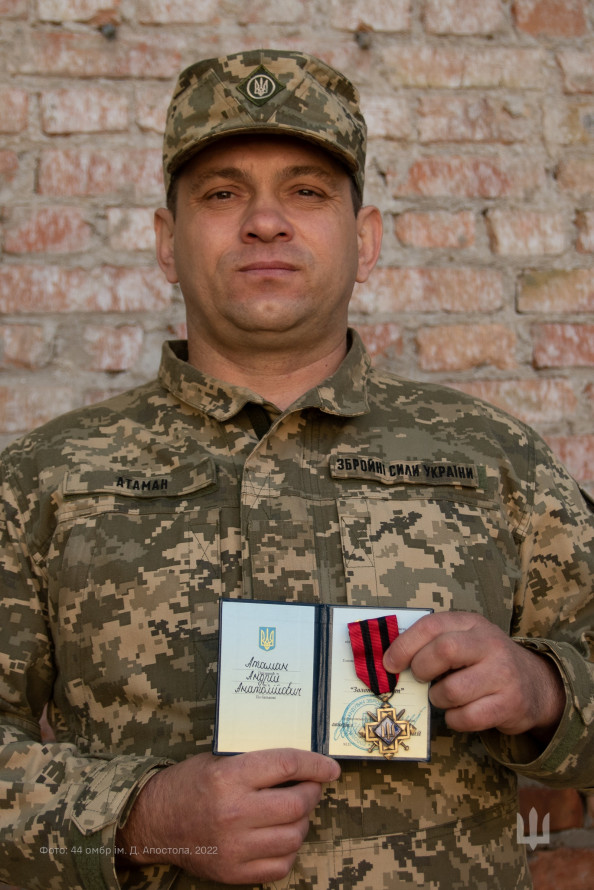 Продовжив службу після поранення - військовослужбовець з міста Пологи отримав нагороду від Головнокомандувача (фото)