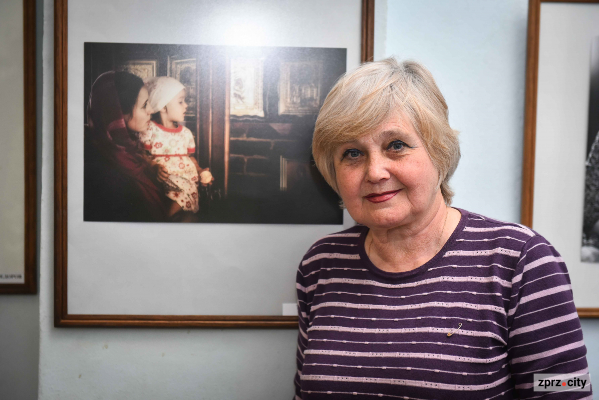 У Запоріжжі до Дня матері відкрили фотовиставку та показали зворушливі світлини