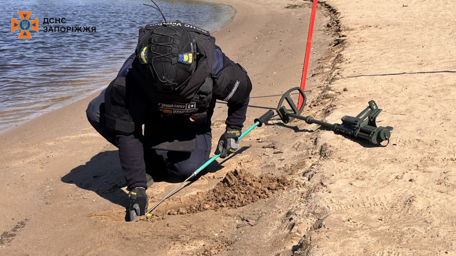 У Запоріжжі на березі Дніпра знайшли міни – відео