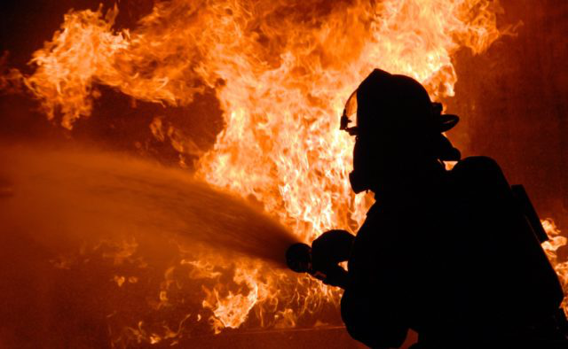 У Запоріжжі під час пожежі надзвичайники врятували жінку – що сталося