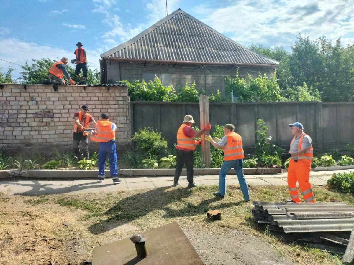 Запорізькі волонтери відновили будинок, що постраждав від ракетного удару - фото