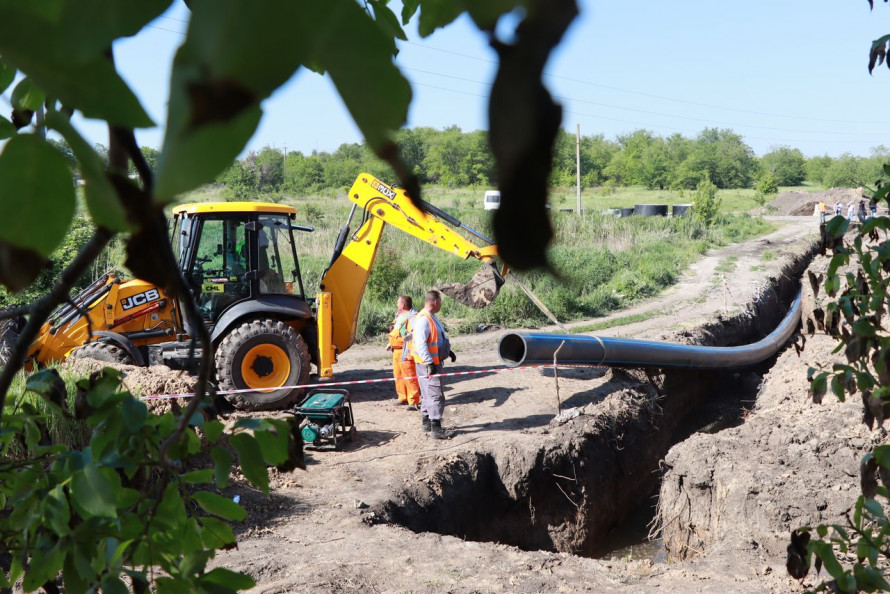 Життєва потреба - на Вільнянщині прокладають новий водогін (фото)