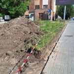 Знищили клумбу, щоб збудувати стоянку - на центральному проспекті Запоріжжя розпочали незаконні земельні роботи