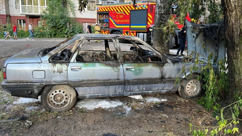 У Запоріжжі горів автомобіль: травмованих немає — ДСНС