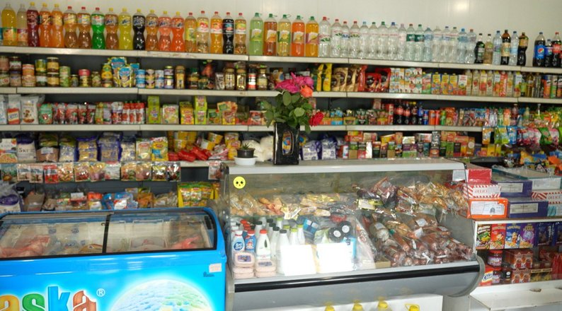 "Наші люди не голодні": як у прифронтових громадах Запорізької області працюють магазини та які ціни на продукти