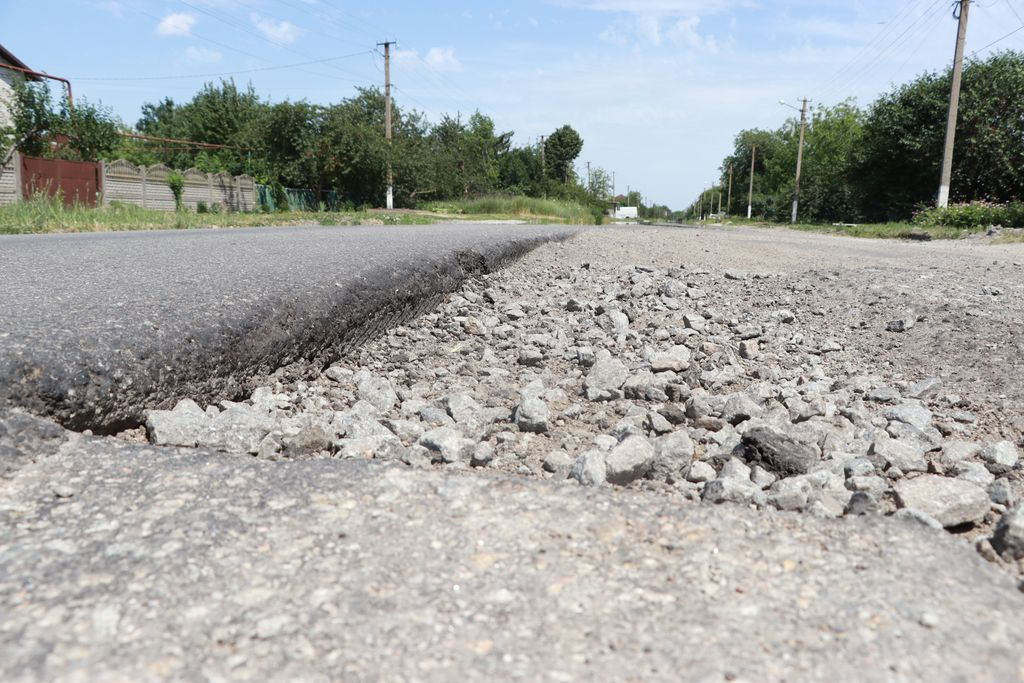 Для евакуації з фронту та цивільної логістики - важлива дорога у Запорізькій області знаходиться в жахливому стані (фото)