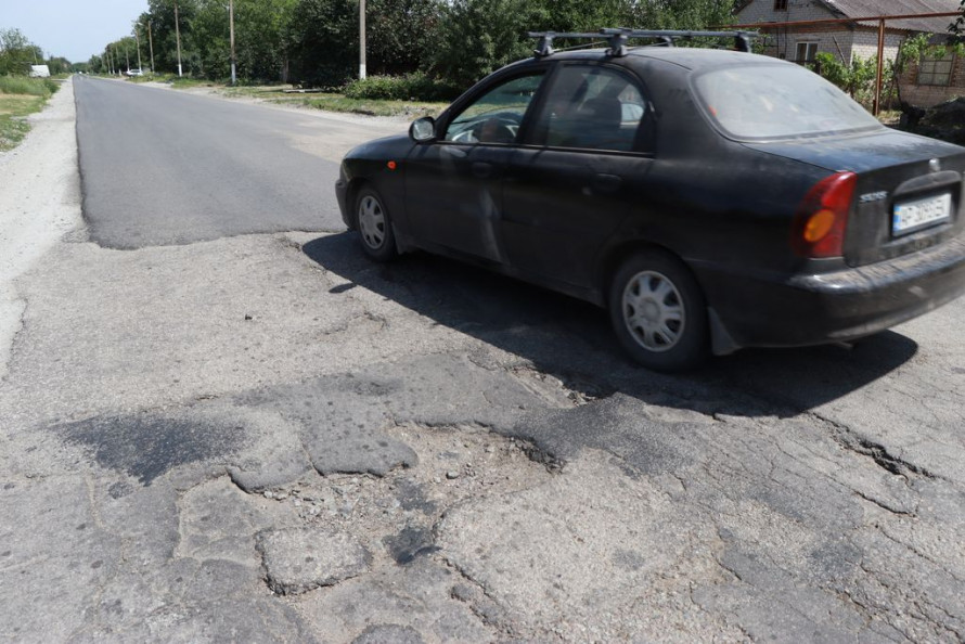 Для евакуації з фронту та цивільної логістики - важлива дорога у Запорізькій області знаходиться в жахливому стані (фото)