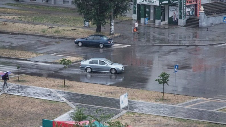 Гроза та град: якою буде погода в Запоріжжі 16 червня