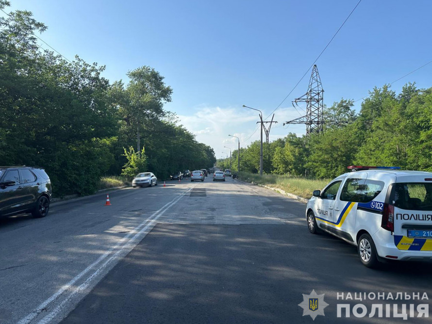 На Хортиці мотоцикліст збив пішоходів, вони у тяжкому стані - подробиці ДТП