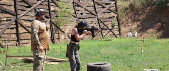 Навчать кожного - як у Запоріжжі проводять заняття зі стрільби для цивільних (фото)