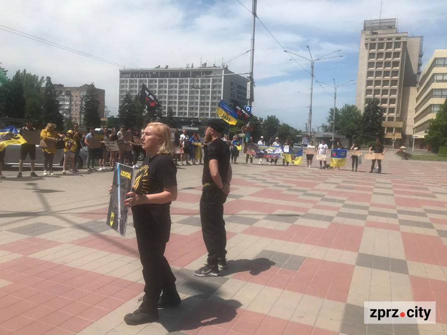 «Не мовчи! Полон вбиває!»: у Запоріжжі вимагали повернути додому героїв