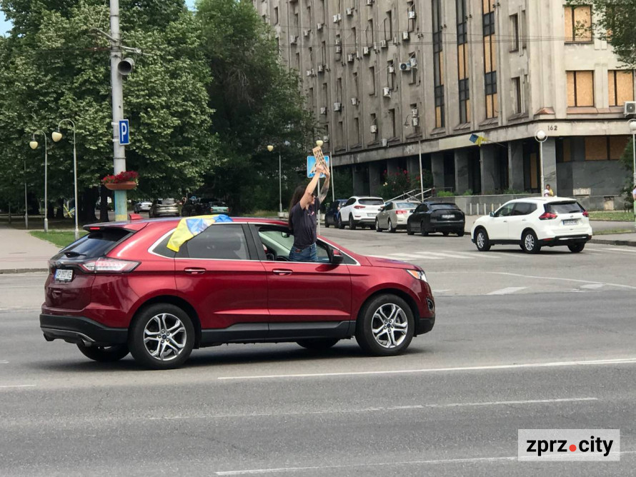 «Не мовчи! Полон вбиває!»: у Запоріжжі вимагали повернути додому героїв