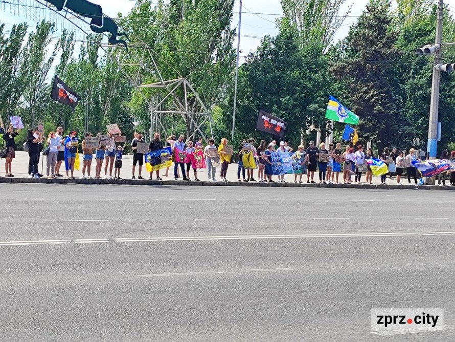 «Не мовчи! Полон вбиває!»: у Запоріжжі вимагали повернути додому героїв