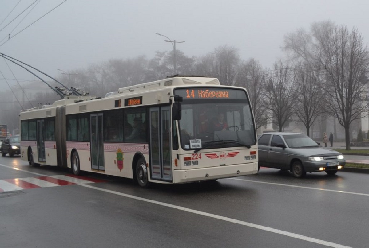 Оплата карткою - у запорізькі трамваї та тролейбуси повернуть валідатори