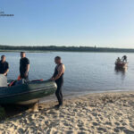 Пішов купатись та зник під водою - у Запоріжжі відпочиваючі врятували 11-річного хлопчика