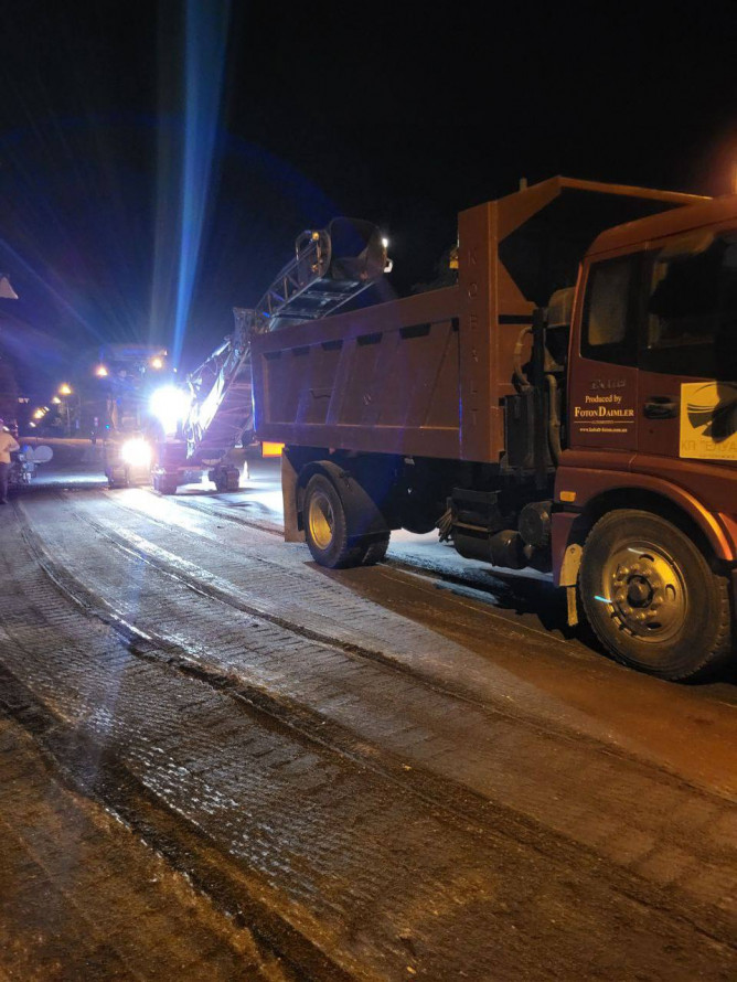 Ремонтують вночі - у Запоріжжі приводять до ладу аварійні дороги (фото)