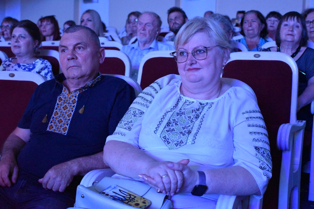 Слухали стоячи — у Запоріжжі патріотичний концерт зібрав аншлаг