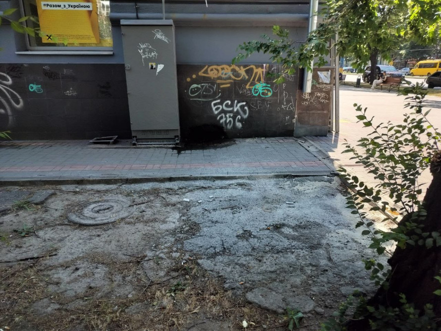 Сміття на проспекті - у Запоріжжі підприємець влаштував звалище в центрі міста (фото)