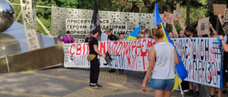 Третій рік у полоні - у Запоріжжі пройшла акція на підтримку оборонців Маріуполя (фото)