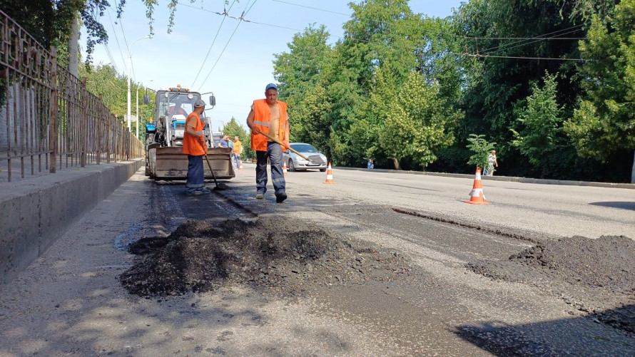 У Запоріжжі розпочали ремонт важливої дороги, на стан якої скаржилися містяни (фото)