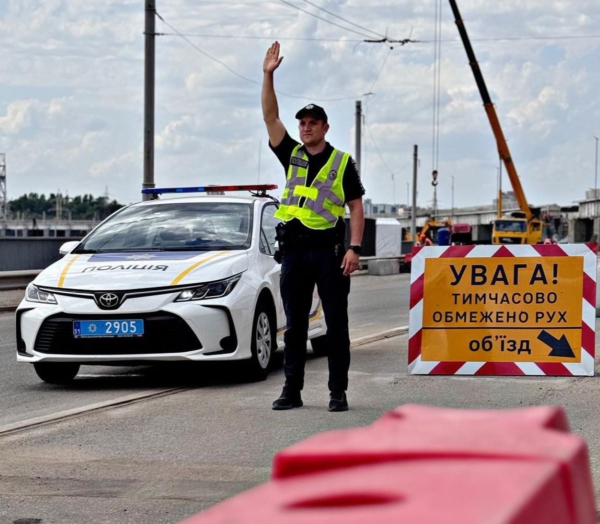 У Запоріжжі відкрили рух через Дніпрогес - для якого транспорту та які є обмеження