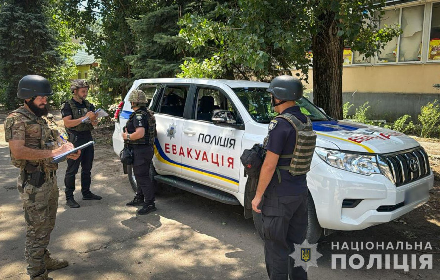 Вивозили пенсіонерку - у Гуляйполі дрон-камікадзе поцілив біля евакуаційної автівки (фото)