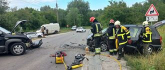 Затисло в понівеченій автівці - у Запорізькому районі сталася ДТП із постраждалими (фото)