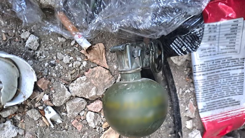 У Запоріжжі на дитячому майданчику знайшли ручну бойову гранату — Нацполіція