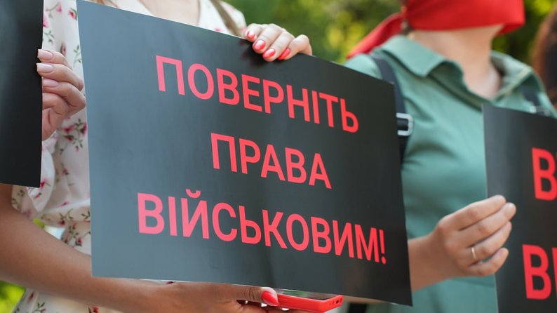 Право на демобілізацію: у Запоріжжі вчотирнадцяте відбувся мирний пікет за чіткі строки військової служби