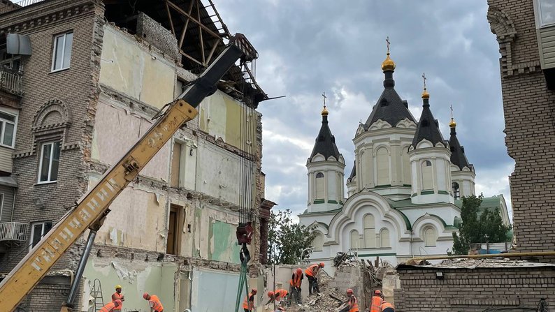 У Запоріжжі в зруйнованій п’ятиповерхівці по Соборному, 44, виконали 80% демонтажних робіт — Федоров