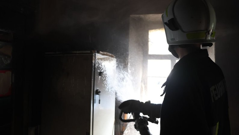 У багатоповерхівці Запоріжжя сталася пожежа: рятувальники евакуювали 15 мешканців — ДСНС