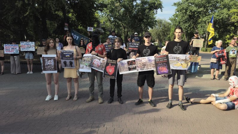 "Вони виборювали нашу свободу": у Запоріжжі відбулася акція пам'яті загиблих внаслідок російського теракту в Оленівці