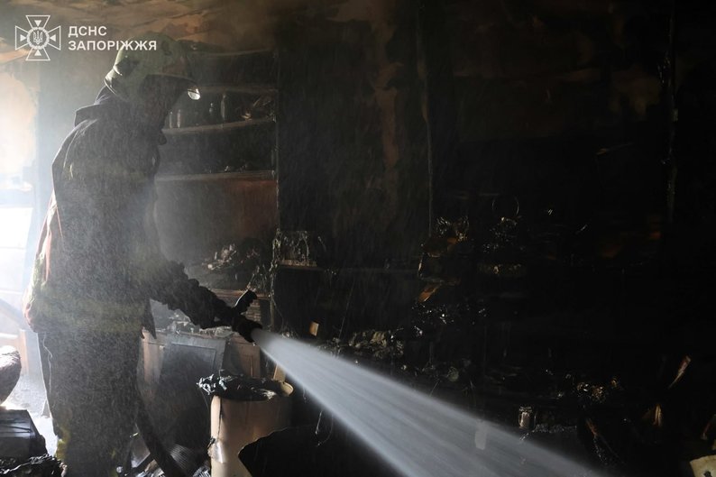 У Запоріжжі під час пожежі в багатоповерхівці врятували двох дітей та чоловіка — ДСНС