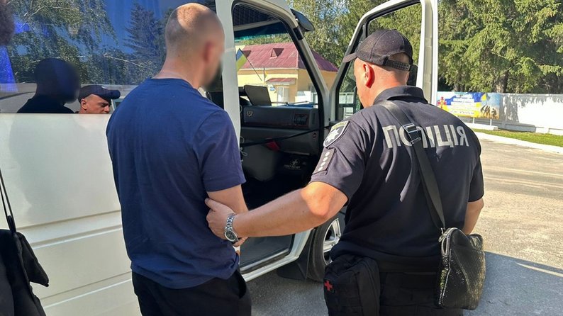 Правоохоронці затримали жителя Запорізької області, який підозрюється у вимаганні 10 тисяч доларів з підприємця