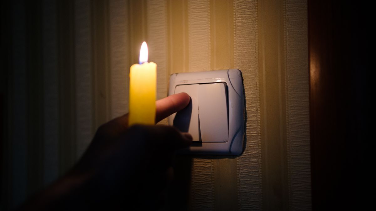 Четвер без світла – за якими графіками у Запоріжжі вимкнуть електроенергію (адреси та черги)