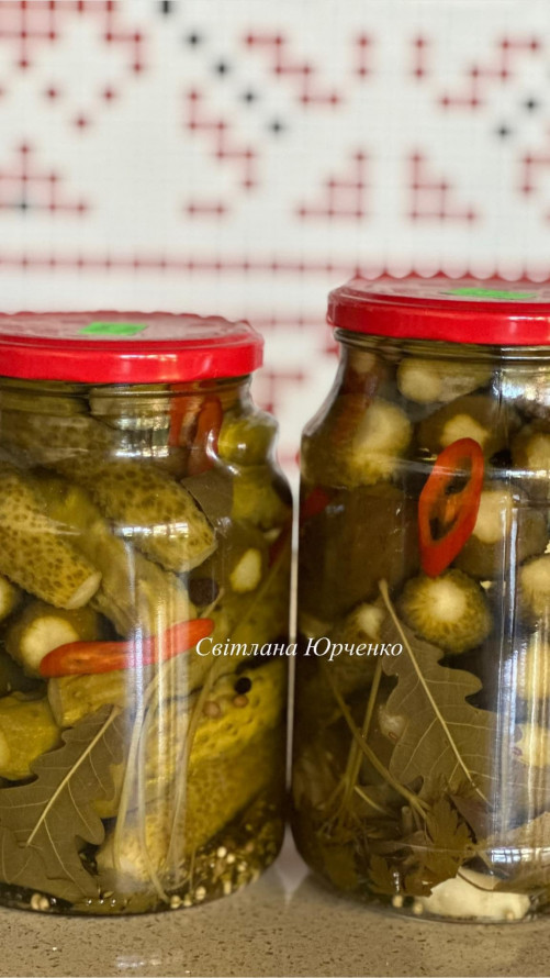 Гострі, хрумкі, соковиті - рецепт маринованих огірків та кабачків на зиму