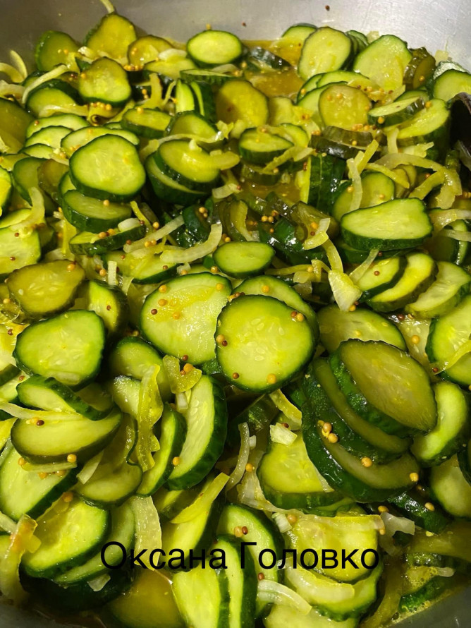 Легкий та смачний - рецепт пряного салату з огірків на зиму
