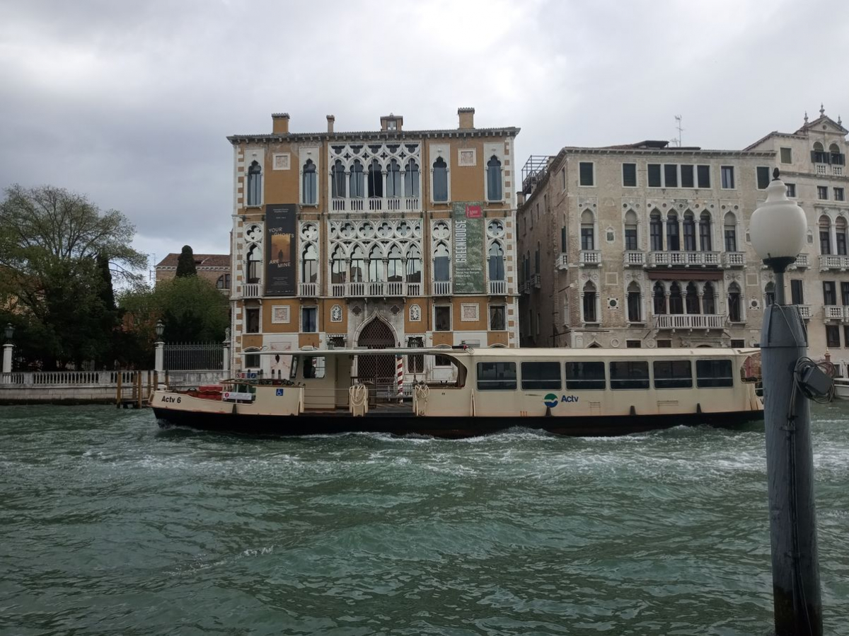 Любителі сучасного мистецтва можуть безкоштовно побувати у палацах Венеції - досвід запоріжанки (фото)