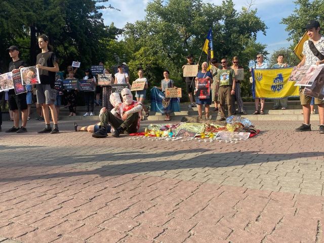 Пам'ятаємо Оленівку: у Запоріжжі загиблим військовополоненим присвятили автопробіг і перформанс (фото)