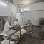 Печиво та незвичайні хлібці - мешканець Запоріжжя відкрив власну пекарню під час війни (фото)