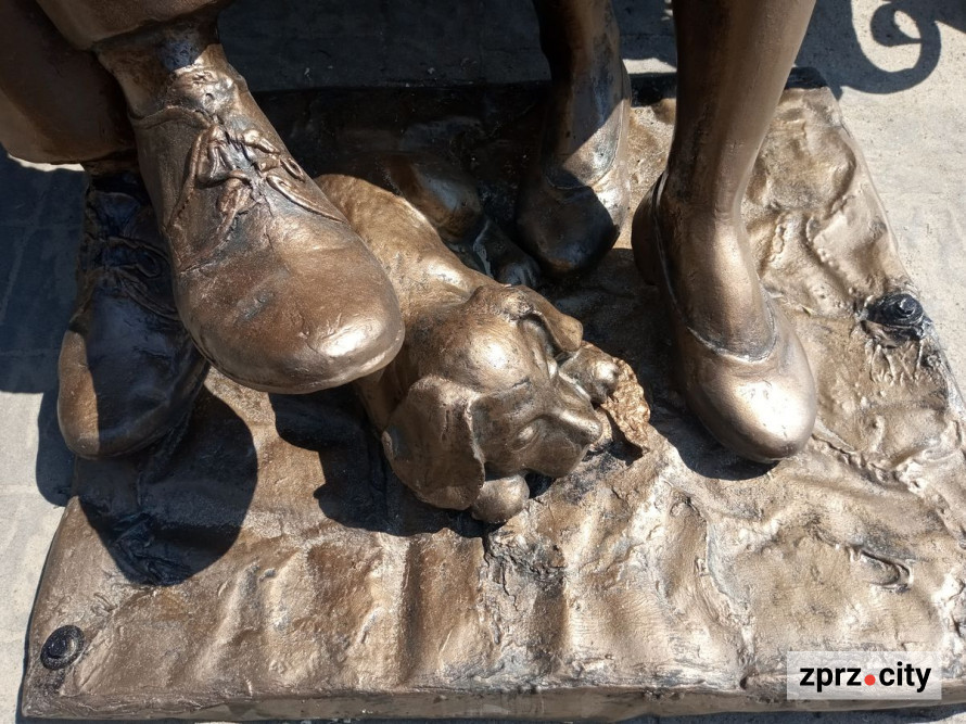 У Запоріжжі зниклу скульптуру повернули у центр міста – вона трохи змінилась (ексклюзив)