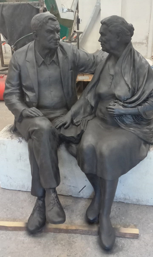 У Запоріжжі зниклу скульптуру повернули у центр міста – вона трохи змінилась (ексклюзив)