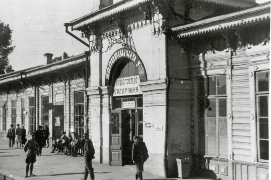 Відновлений після Другої світової - як виглядав вокзал "Запоріжжя-1" майже 70 років тому (фото)
