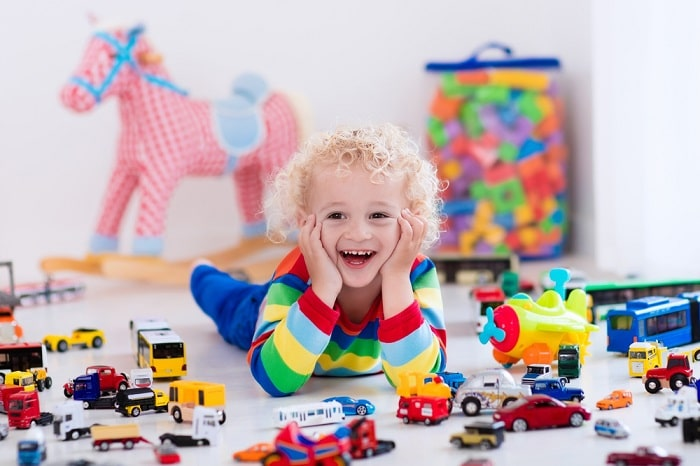 Різновиди іграшок для дітей різного віку та статі