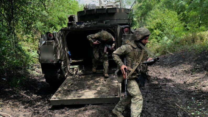 "Коли я одягнув цю форму, в мене мурашки пішли по тілу": історія колишніх в’язнів, які служать у лавах ЗСУ