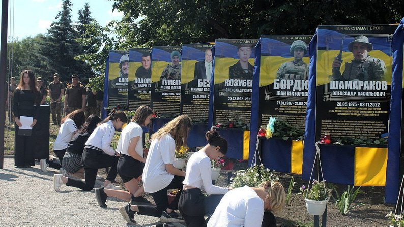 У Запоріжжі відкрили Алею Слави нацгвардійцям, які тримали оборону на Азовсталі