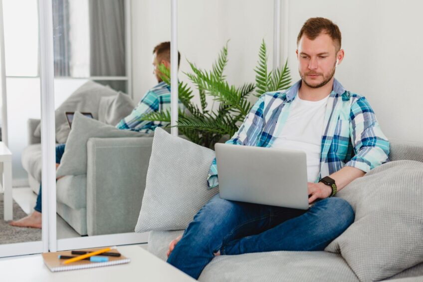 Как выбрать телевизор и ноутбук для идеального домашнего офиса