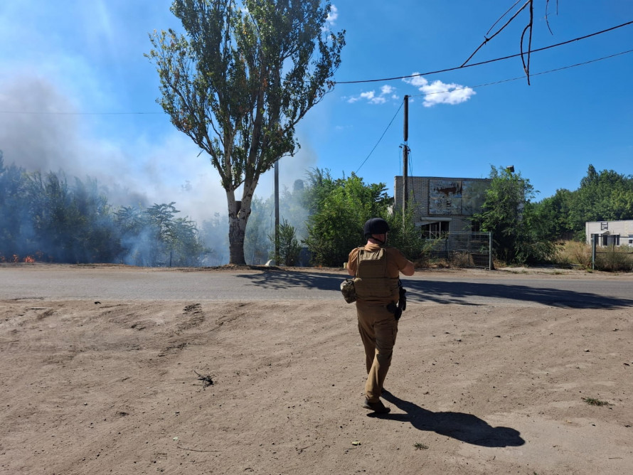 Другий день народження - після артобстрілу прифронтового міста на Запоріжжі з-під завалів врятували чоловіка (фото, відео)