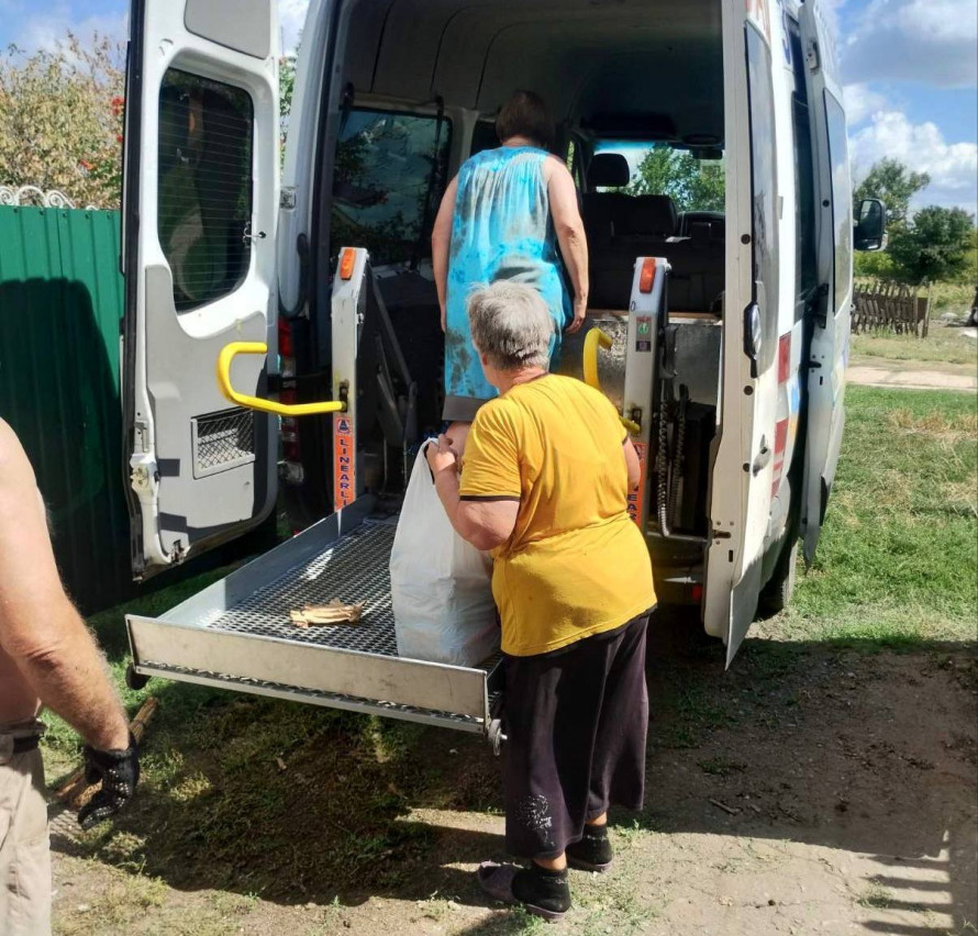 Евакуація з Покровська - запорізькі волонтери допомагають людям виїжджати з Донеччини